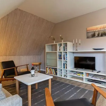 Coastal Air In Apartment Tating